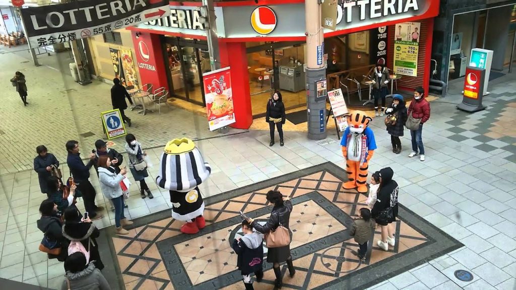 Yuru Character "ISA King" appeared in Tenmonkan Street in Kagoshima!