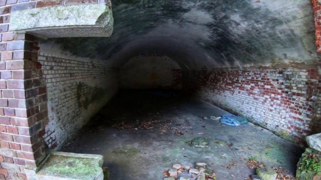 Inside Japan fort ruins | 1st Sino-Japanese war (urban exploration in Japan) Inside Japan fort ruins | 1st Sino-Japanese war (urban exploration in Japan)