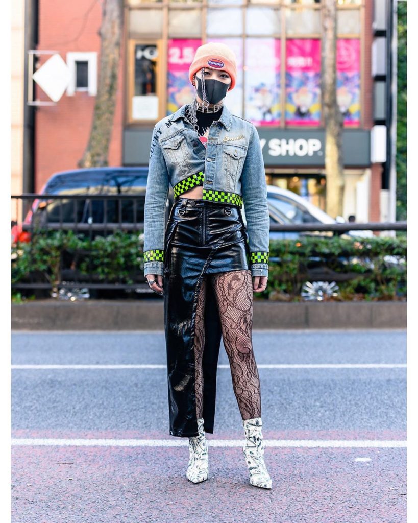 Tokyo Fashion: 20-year-old Haruka (@halka_sixxer.jp) on the street in Harajuku wearing a “dying… 20-year-old Haruka (@halka_sixxer.jp) on the street in Harajuku wearing a "dying...