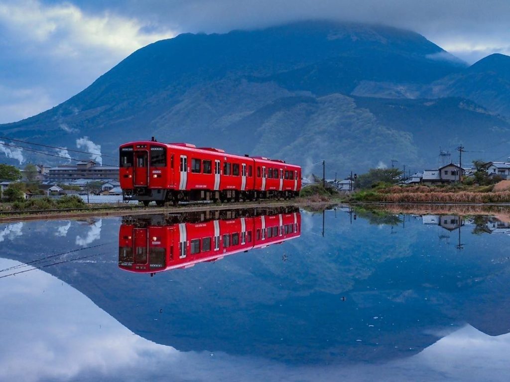 Visit Japan: What a picture-perfect moment! Thanks to @bravo.44 for capturing this amazing sh… What a picture-perfect moment! Thanks to @bravo.44 for capturing this amazing sh...