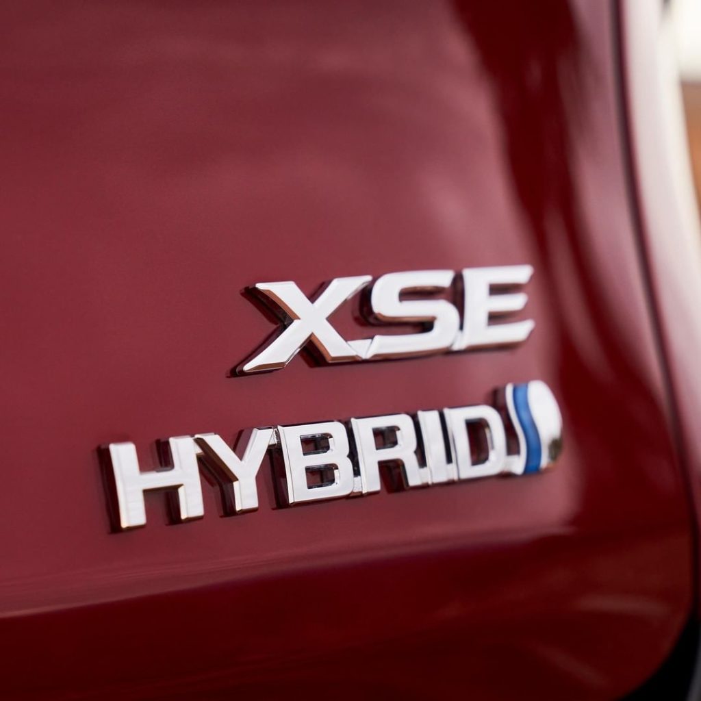 With a new *standard* #Hybrid powertrain and an array of new tech and amenities,...