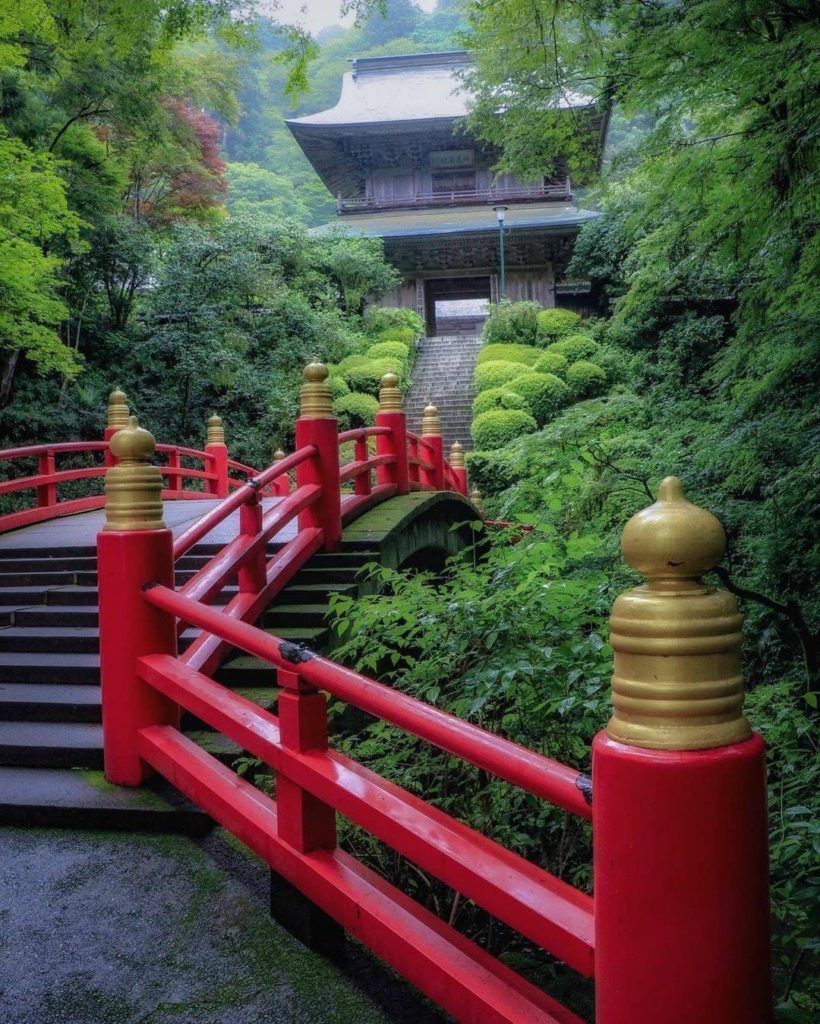 Japan Travel: Instead of “rain rain, go away”, this shot from Tochigi’s Unganji Temple has us … Instead of "rain rain, go away", this shot from Tochigi's Unganji Temple has us ...