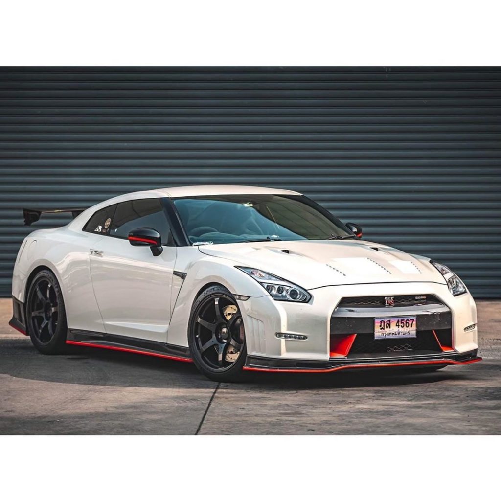 King of the roads 
Photo @doublepsnapzing .
.
.
.
Follow the Crew:

@Nissan_GTR_...