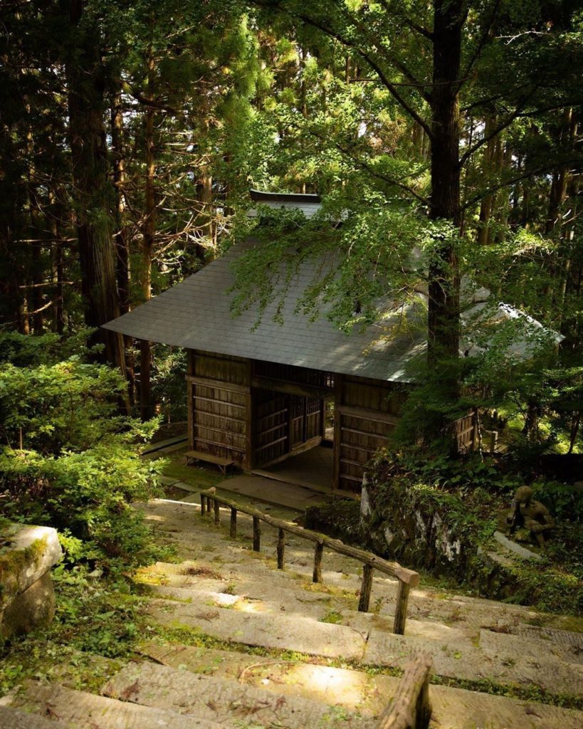 Visit Japan: Todosan Manpukuji Temple in Fukushima Prefecture has been widely worshipped sinc… Todosan Manpukuji Temple in Fukushima Prefecture has been widely worshipped sinc...