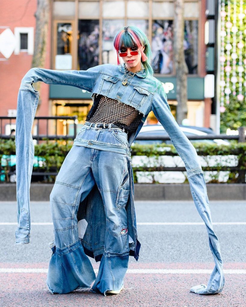 17-year-old Tom (@kawaiinet__) - who told us that he's a Japanese electrician - ...