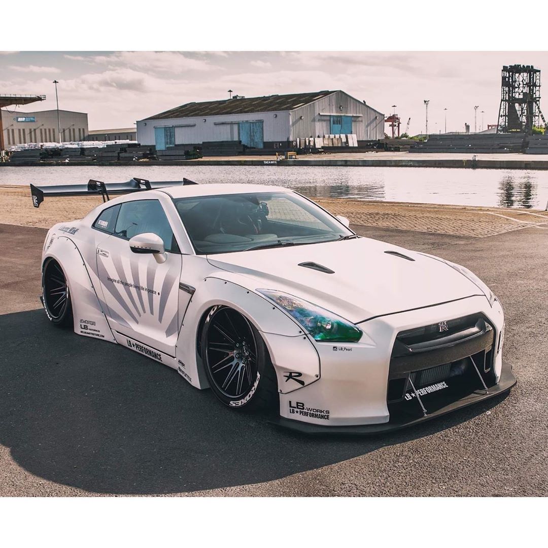 Nissan GTR UK’s first Liberty Walk GTR photoed back in