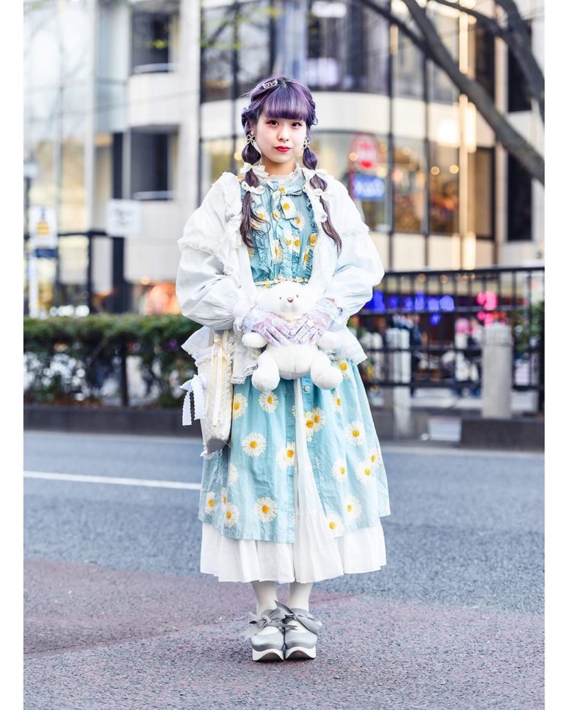 Tokyo Fashion: 19-year-old Japanese student Rio (@riocherry) on the street in Harajuku with p… 19-year-old Japanese student Rio (@rio_cherry_) on the street in Harajuku with p...