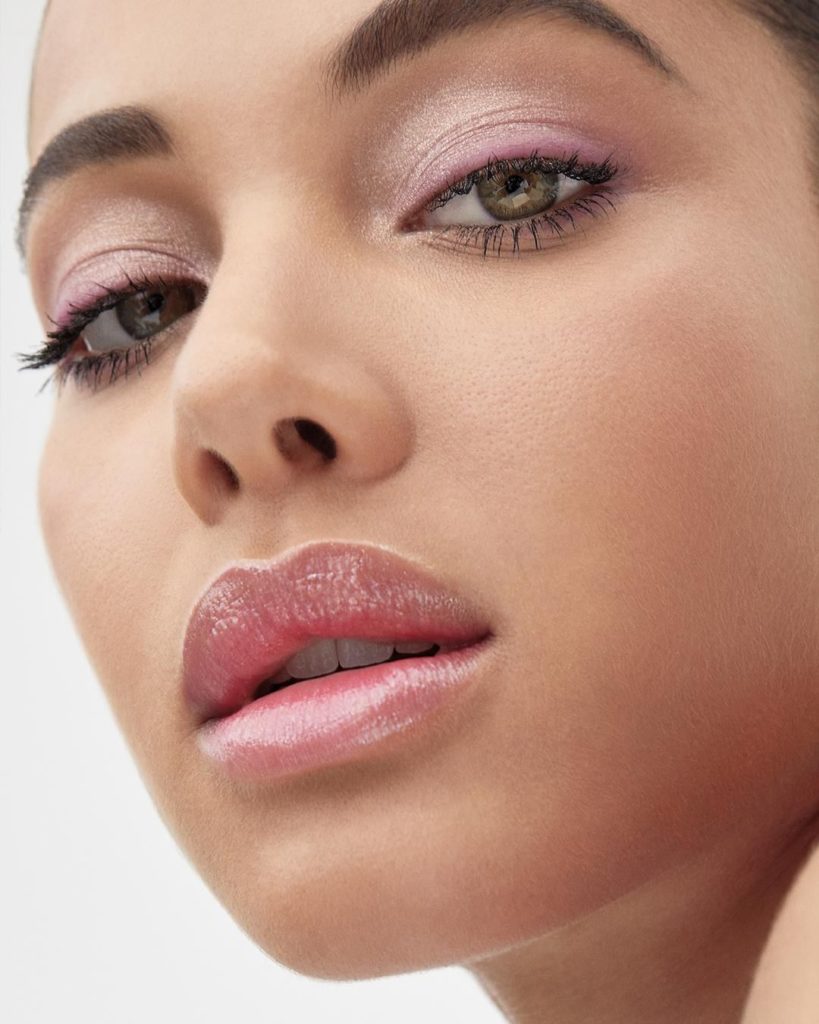 SHISEIDO: Fresh. Foolproof. Flawless. Our SHISEIDO muse wears ShimmerGel Gloss in Bara Pin… Fresh. Foolproof. Flawless. Our SHISEIDO muse wears ShimmerGel Gloss in Bara Pin...