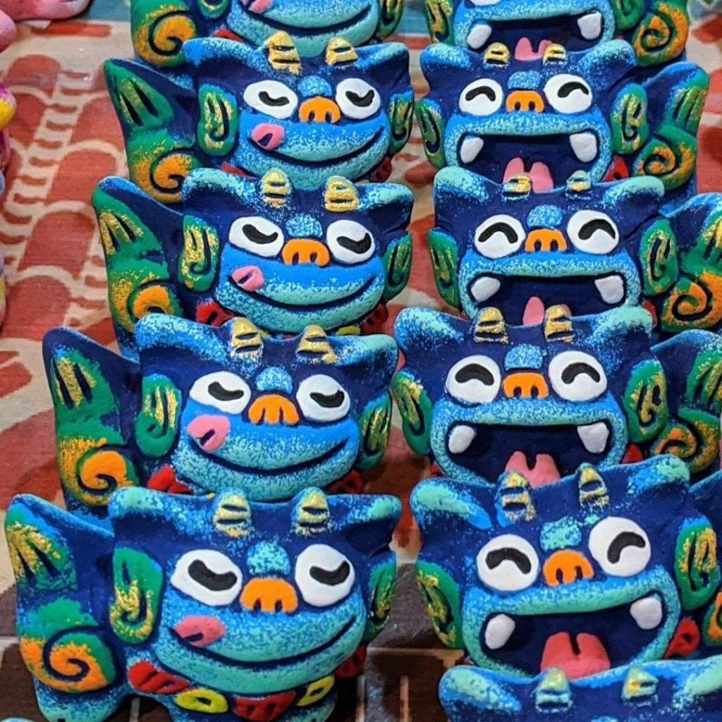 If you visit Okinawa Prefecture, a great souvenir to pick up are 𝘴𝘩𝘪𝘴𝘢, sometime...