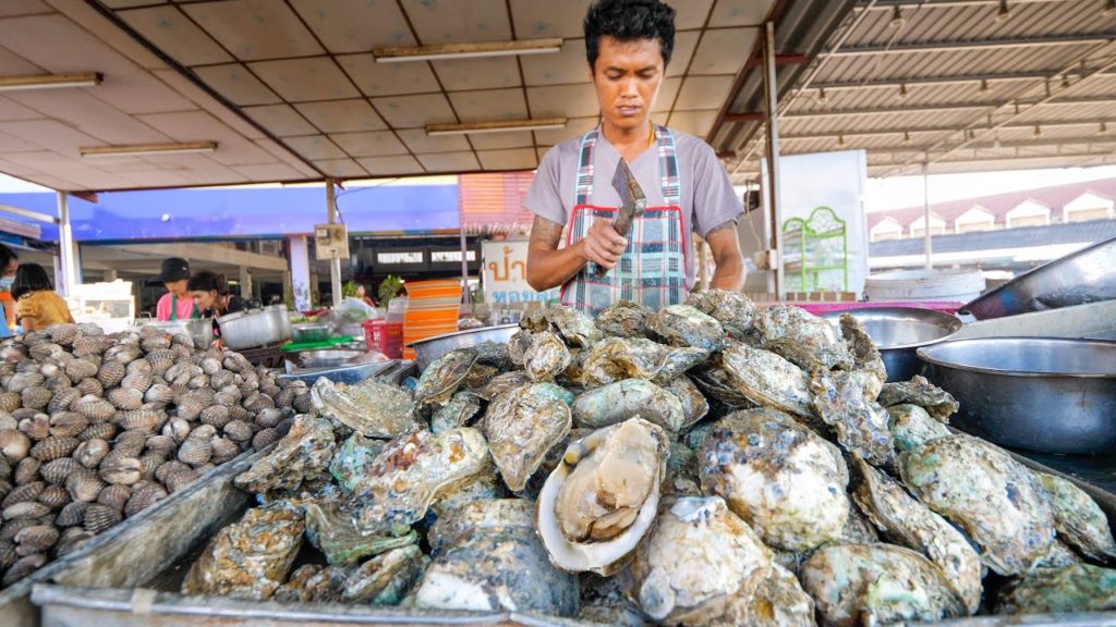 Street Food OYSTER BAR!! Seafood Mountain in Southeast Asia!
