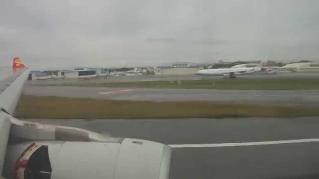 Hong Kong Airlines HX682 Landing