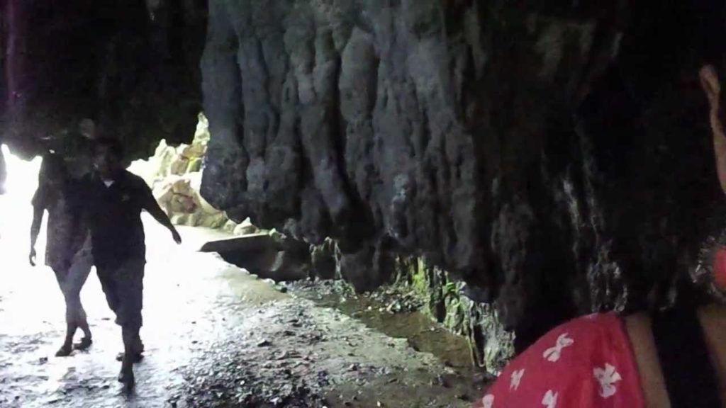 Aventura en la cueva Senbutsu, Fukuoka, Japón