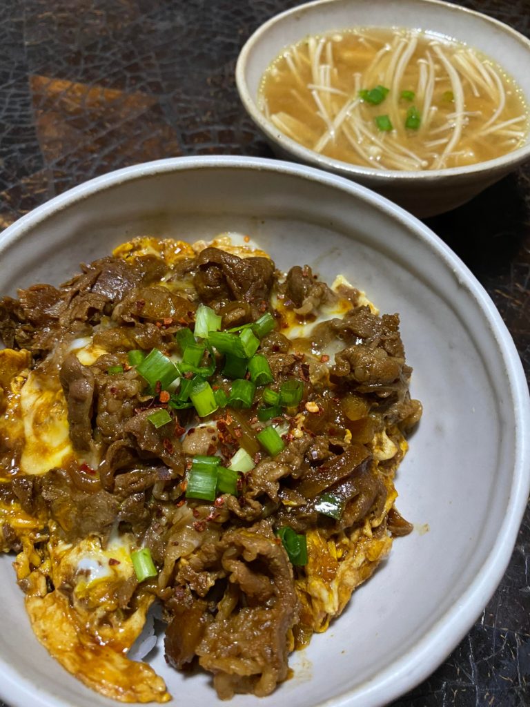 Made beef gyudon with miso soup for a rainy day