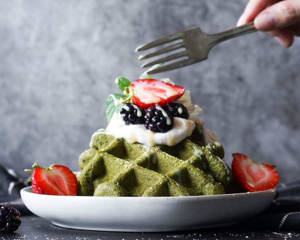 I made some mochi matcha waffles with azuki whipped cream today ☺️🌱