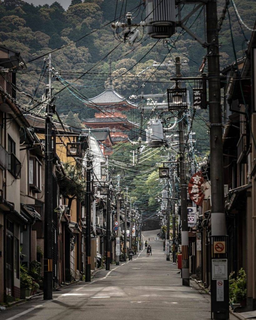 Japan Travel: A quiet view of Kyoto’s Chawan-zaka, also known as Teacup Slope
: @sakurooo
-… A quiet view of Kyoto's Chawan-zaka, also known as Teacup Slope
: @sakuro_o_o
-...