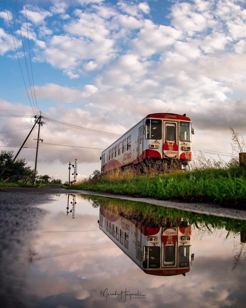 Tarumi railway in Gifu Prefecture is a local railway known for its sublime views...