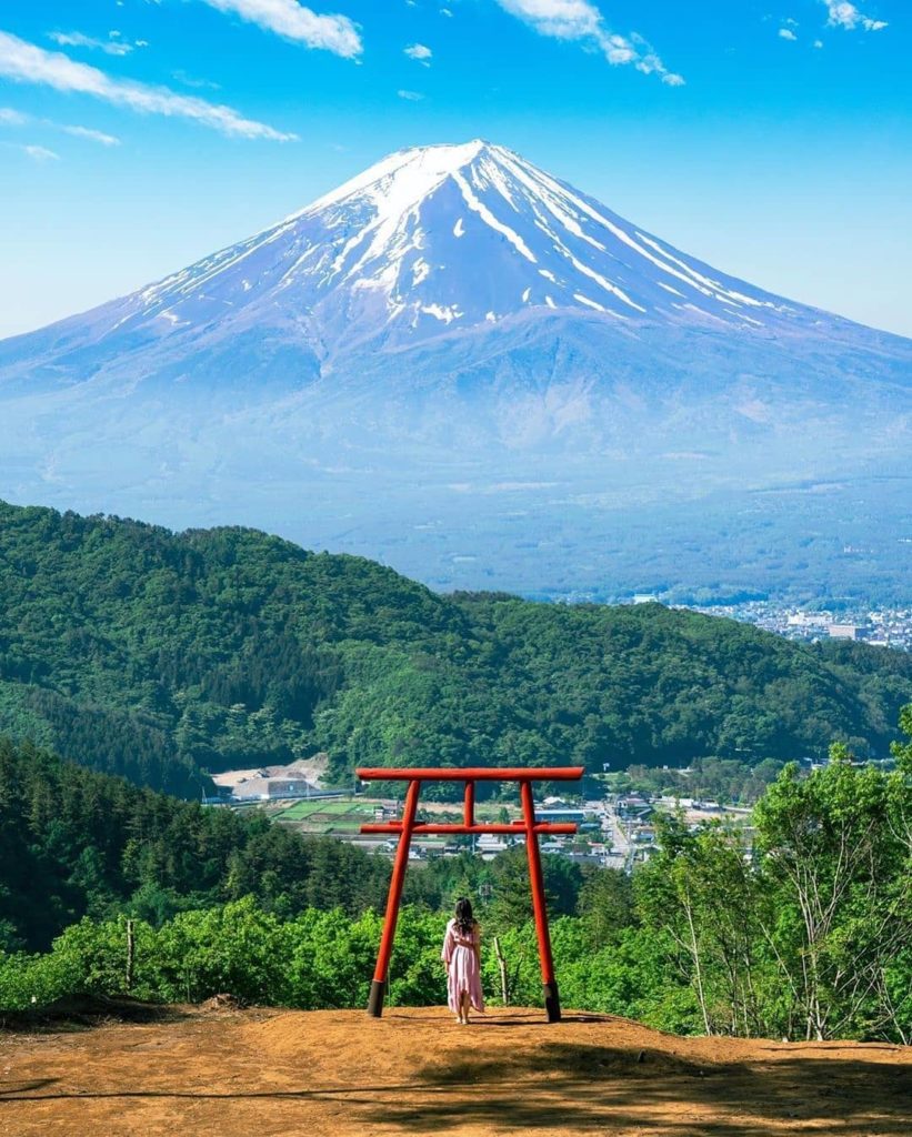 Visit Japan: Torii gates are a common sight in Japan. But do you know what they symbolise and… Torii gates are a common sight in Japan. But do you know what they symbolise and...