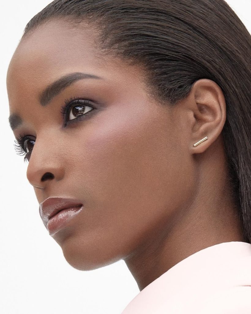 SHISEIDO: Sleek. Simple. Striking. Balance a defined brow with flawless skin and high-shin… Sleek. Simple. Striking. Balance a defined brow with flawless skin and high-shin...