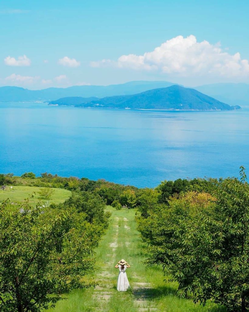 Japan Travel: Spectacular summertime scenery! The island you see off in the distance in the ph… Spectacular summertime scenery! The island you see off in the distance in the ph...