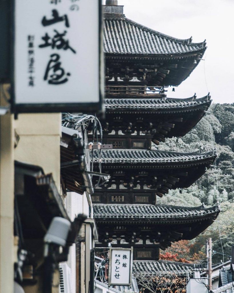 Japan Travel: Yasaka Pagoda (also known as Hokanji Temple) is one of the most photographed spo… Yasaka Pagoda (also known as Hokanji Temple) is one of the most photographed spo...