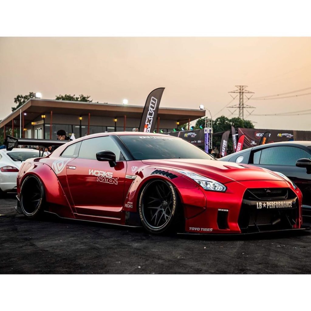 Sitting pretty! 

Photo camera  @libertywalkkato 

.
.
.
.
Follow the Crew:

@Ni...