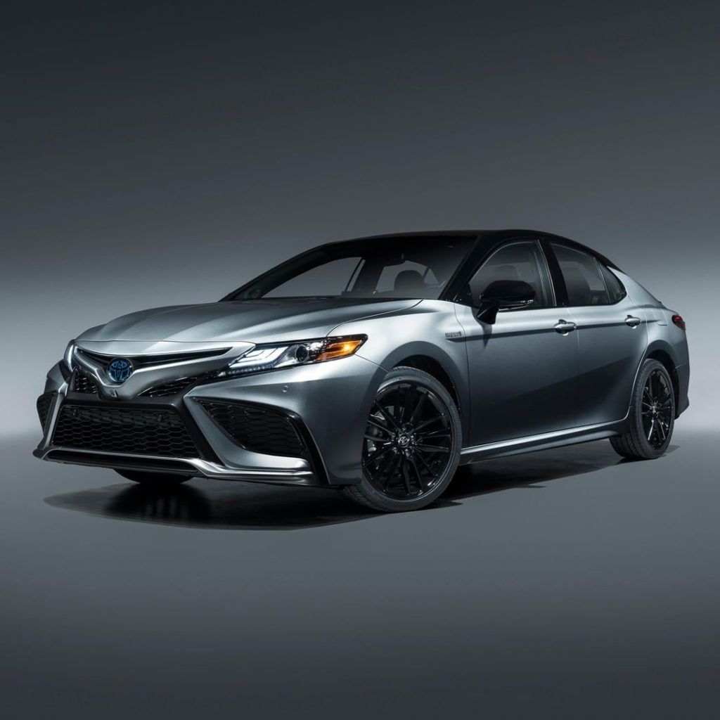𝙉𝙚𝙬 for 2021, #Camry's 𝙛𝙞𝙧𝙨𝙩-𝙚𝙫𝙚𝙧 XSE #Hybrid grade––its most fuel-efficient pow...