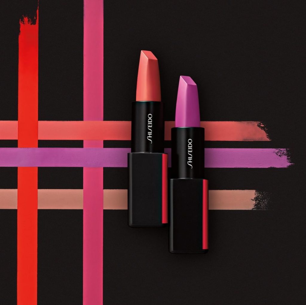 Make a statement with vivid and velvety color. ModernMatte Powder Lipstick is no...