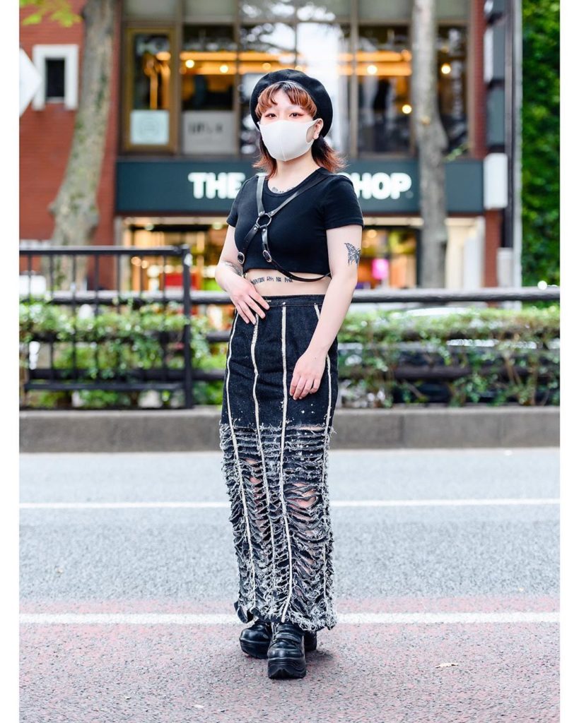 19-year-old Japanese fashion student Shiori (@4oxi_dayo) on the street in Haraju...