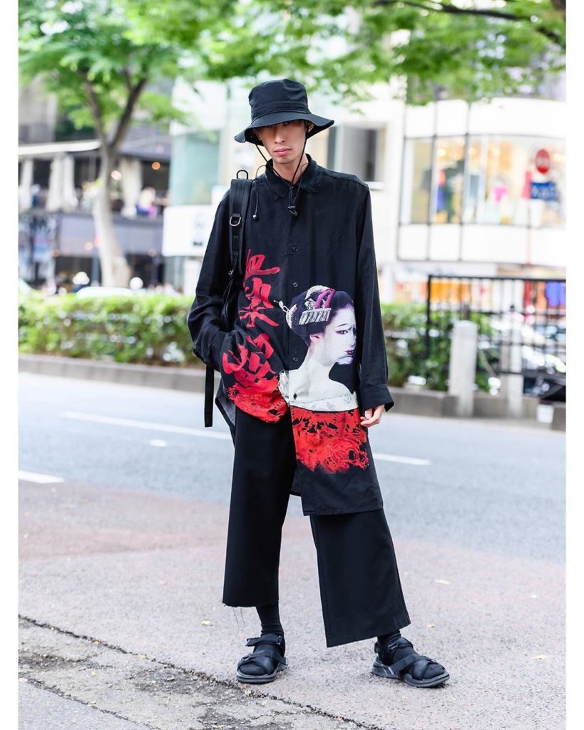 Self-employed Kei (@actsunburst) on the street in Harajuku wearing a long shirt ...