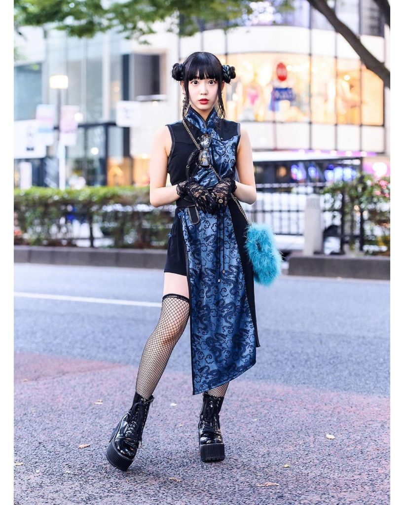 Tokyo Fashion: Harajuku shop staffer Misuru (@meguharajuku) on the street wearing a twin buns h… Harajuku shop staffer Misuru (@meguharajuku) on the street wearing a twin buns h...