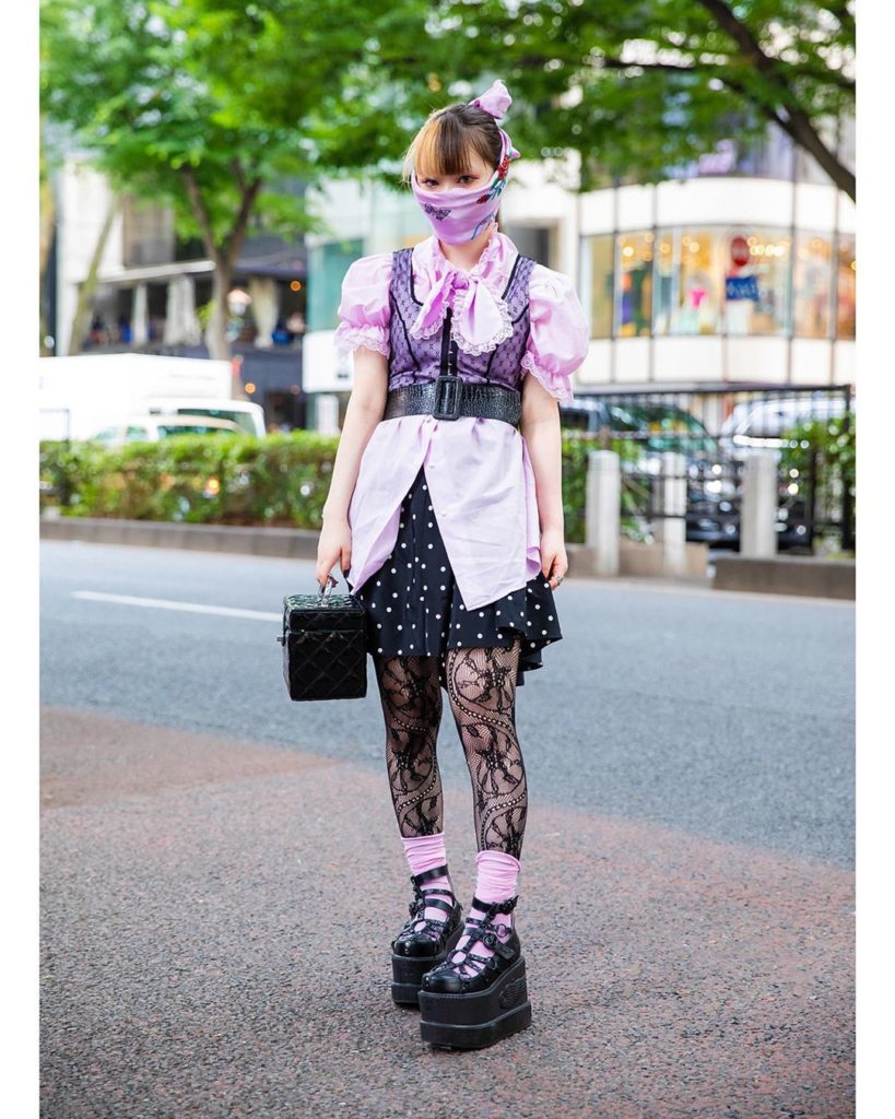 19-year-old Japanese fashion school student Kaede (@0626kerokero) on the street ...