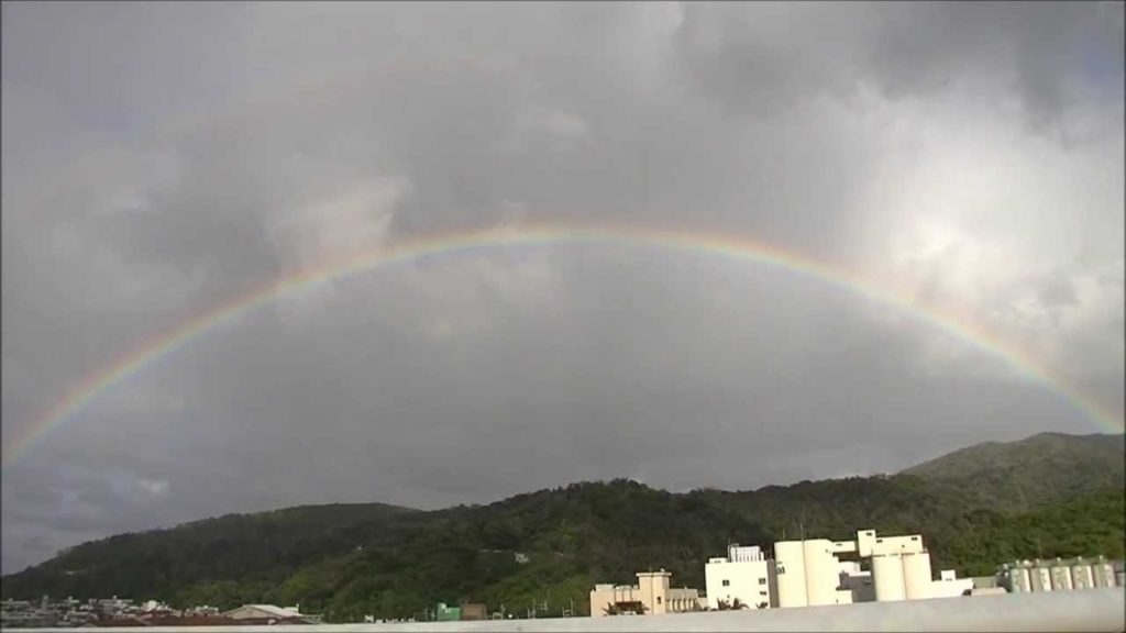 Huuuge Rainbow in Japan, Gran Arco Iris en Japón. Okinawa , Japón