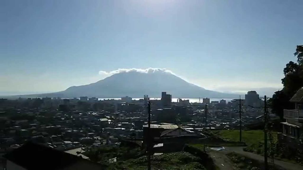Volcano Sakurajima & Crystal Clear Sky : Kagoshima, Japan (2015/07/15 07:38) Volcano Sakurajima & Crystal Clear Sky : Kagoshima, Japan (2015/07/15 07:38)