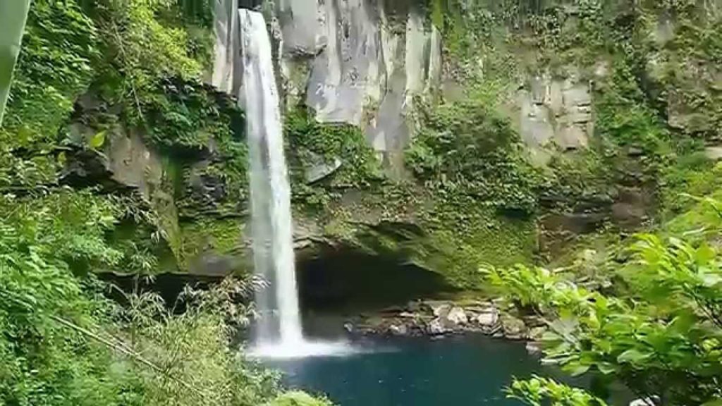 Secret Waterfall in Japan - INUKAI waterfalls in Kagoshima Prefecture, Japan - (2015.05.06)