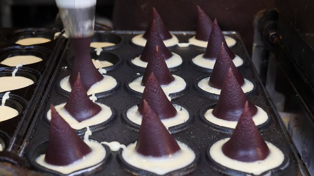 잣 품은 호두과자 / popular food on korean - walnut bread / korean street food