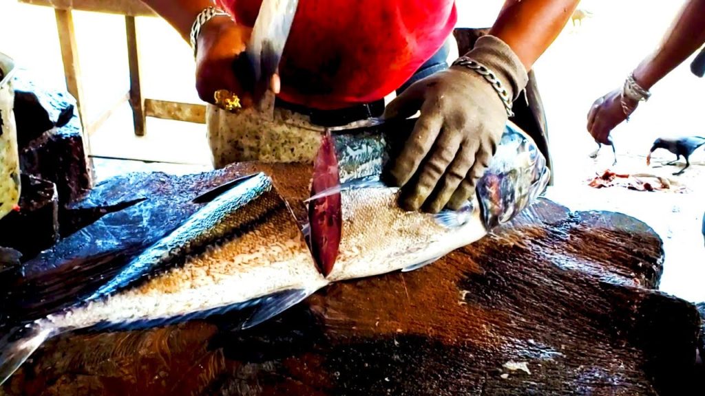 Giant Trevally Fish Cutting | Fish Cutting Experts Giant Trevally Fish Cutting | Fish Cutting Experts