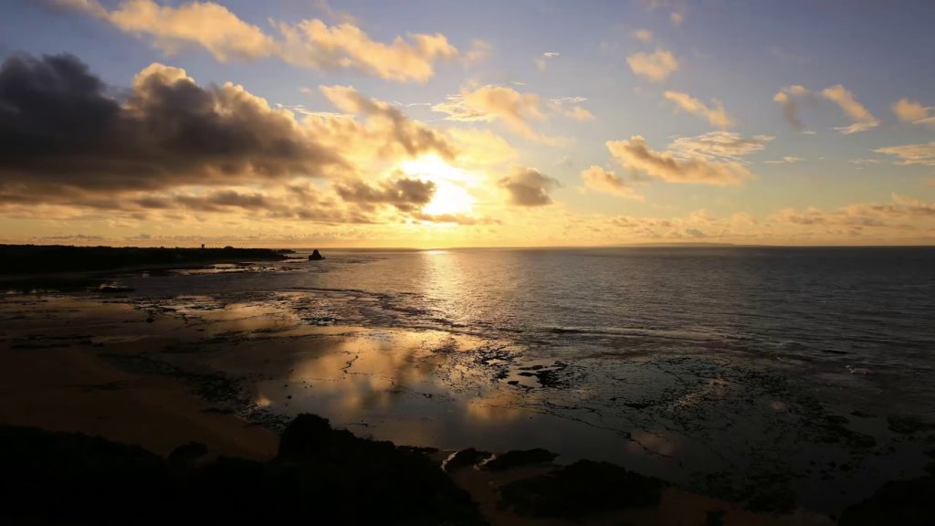 【Japan 1minute Travel KAGOSHIMA Amami Oshima】鹿児島 奄美大島 土浜(早朝の82号線から見た朝景) 【Japan 1minute Travel KAGOSHIMA Amami Oshima】鹿児島 奄美大島 土浜(早朝の82号線から見た朝景)