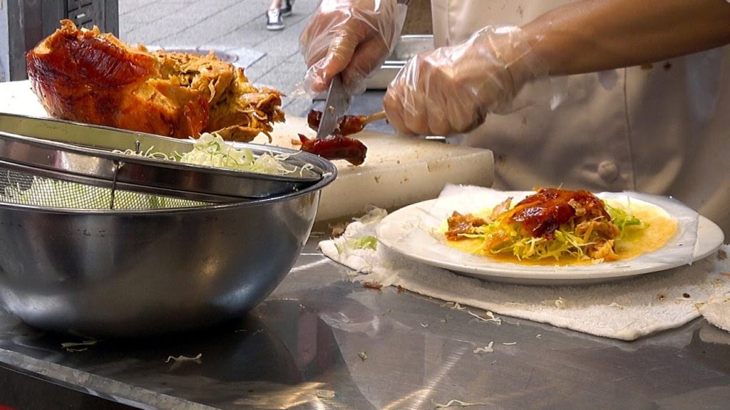 Japanese Street Food - PEKING DUCK BEIJING Chinese food KAHOU Kobe Japan