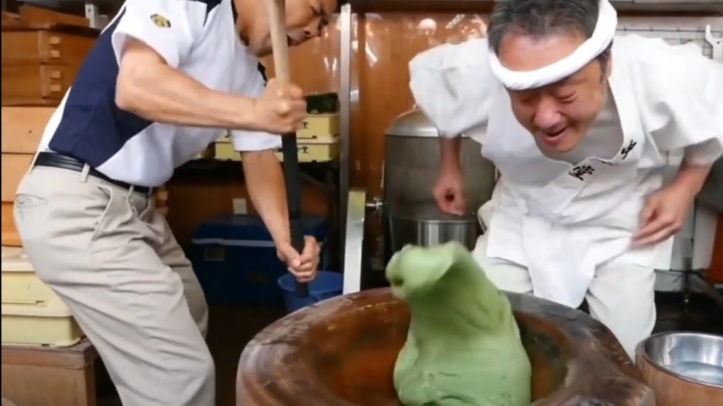 Street Food in JAPAN (길거리음식) - 2 different types of Street Food (Rice cake and Japanese ramen)