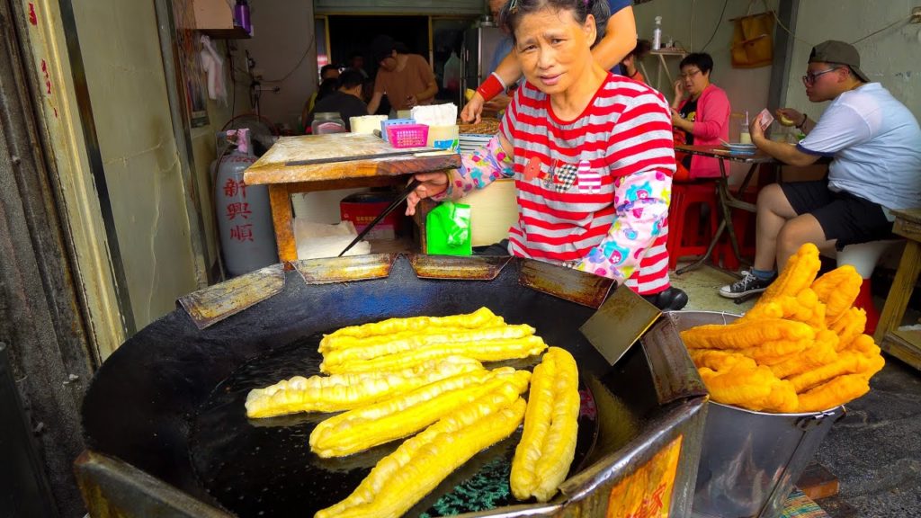 Street Food in Taiwan : #1 BREAKFAST + CACTUS ICE CREAM!! BEST Taiwanese Street Food in Penghu!!
