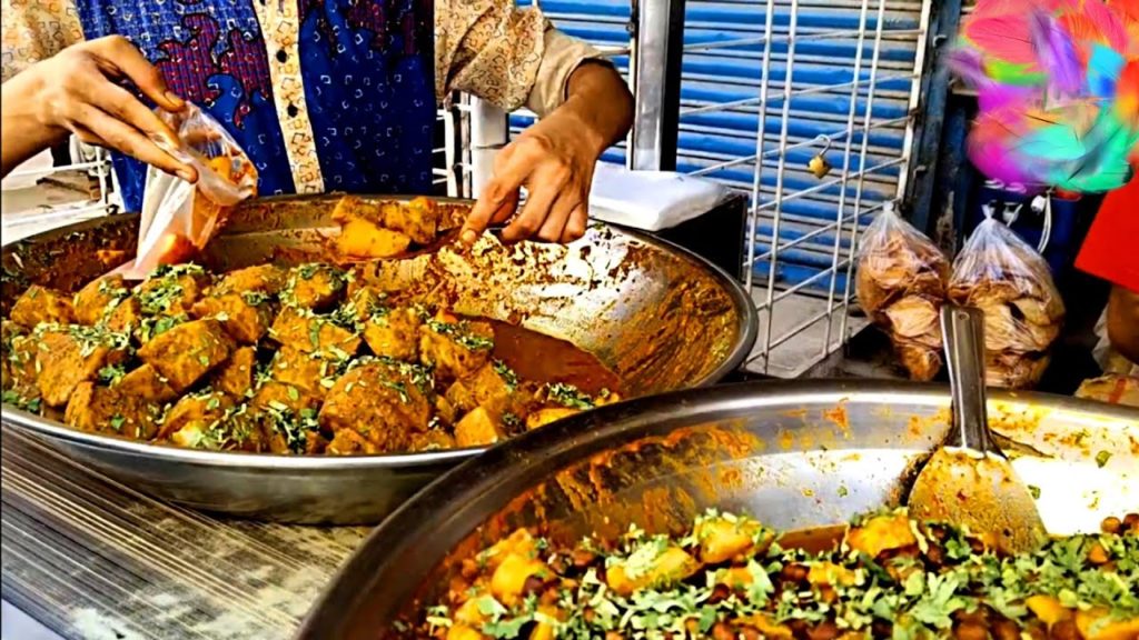 Memoni Curry Chola 😍 Street Food Of Karachi ,