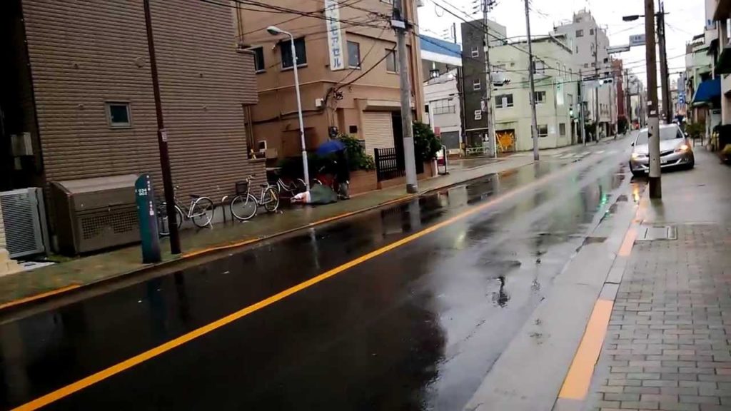 Walking to a Hokkaido styled Ramen Shop