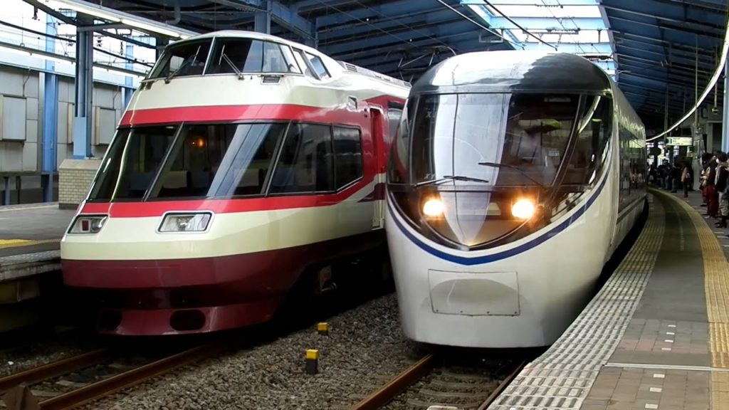 Asagiri leaving the Hon-Atsugi station