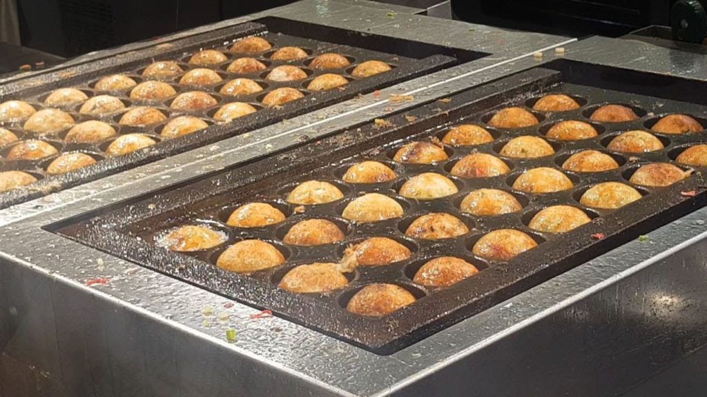 Japanese Street Food - Automatic Takoyaki Ball Machine with Octopus / 章魚燒機