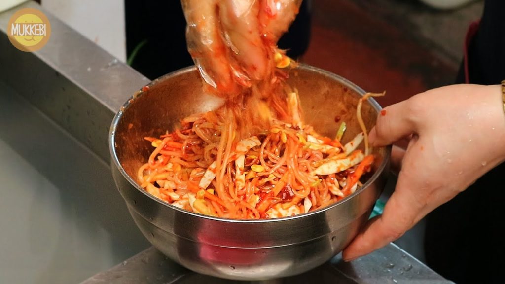 서울 광장시장 │ 쫄면 │ Jjolmyeon │ 한국 길거리 음식 │ Korean Street Food 서울 광장시장 │ 쫄면 │ Jjolmyeon │ 한국 길거리 음식 │ Korean Street Food