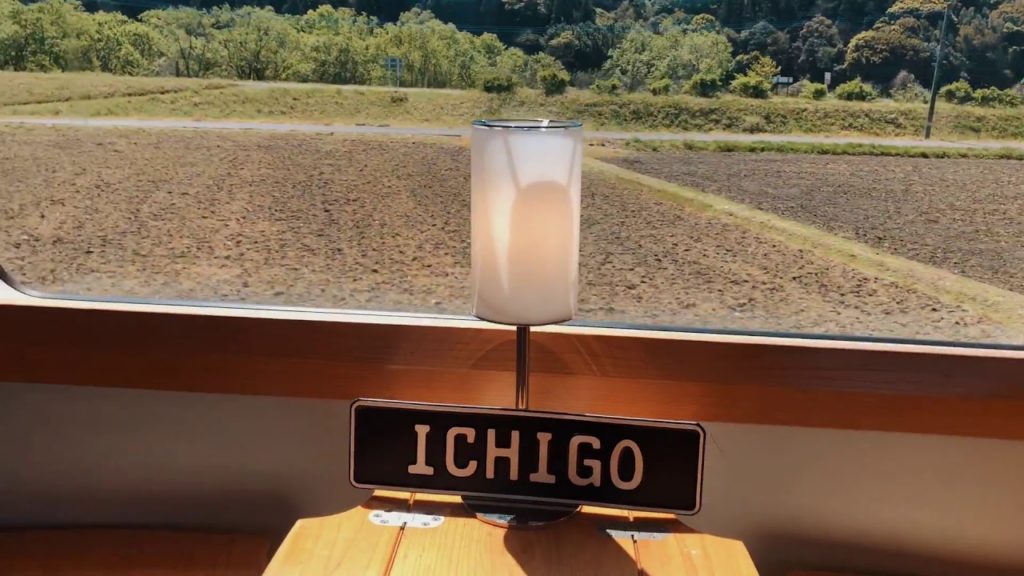 Den-en Symphony Happiness Train: A sightseeing train at Hitoyoshi Kyushu