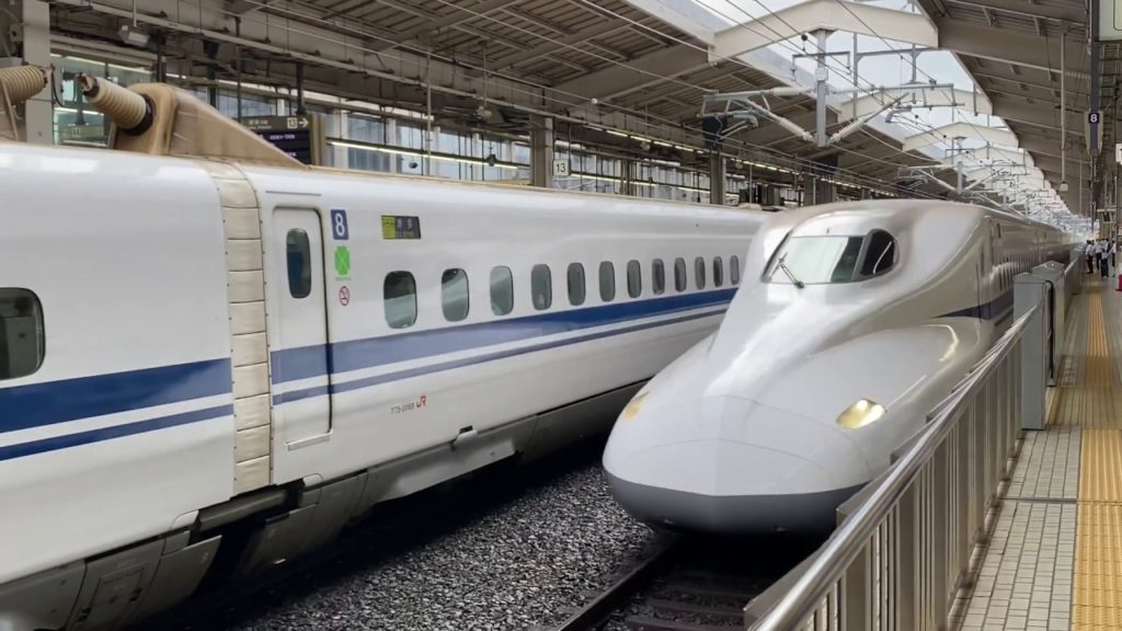 東海道新幹線 走行シーン 京都駅 Tokaido Shinkansen in Kyoto sta.