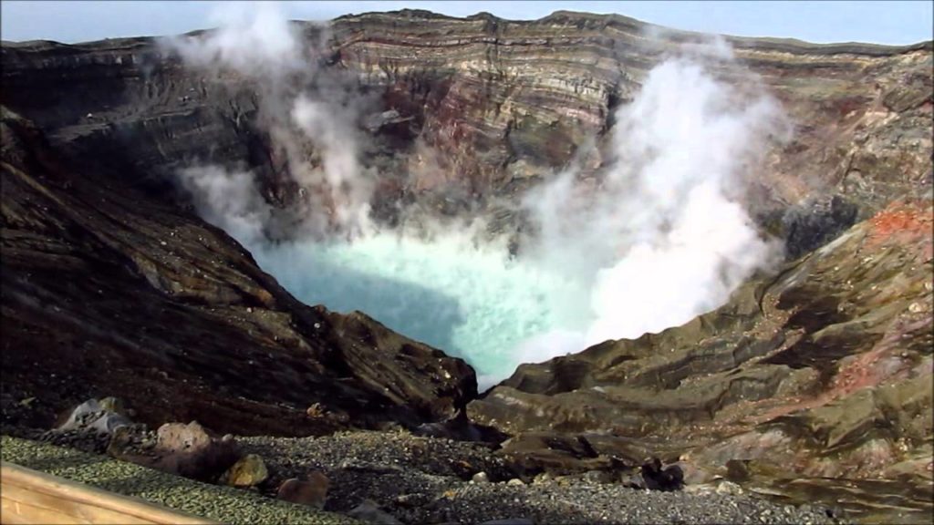 阿蘇山　Mount Aso　is the largest active volcano in Japan, HD