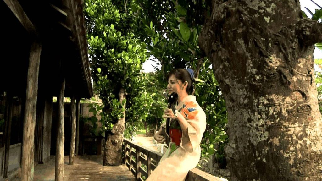 沖縄県名護市・古民家大家（うふやー）で過す1日（60秒篇）