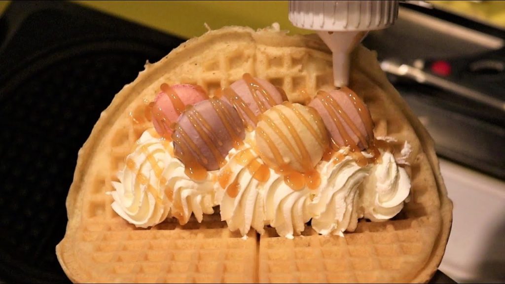 만화 같은 조합 마카롱 와플 / 군자 세종대 와플그란데 / 한국 길거리 음식 / macaron waffle / korean street food